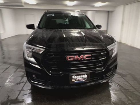 Certified 2023 GMC Terrain SLE w/ Driver Convenience Package image 3