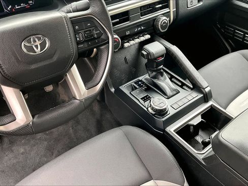 Used 2025 Toyota Tacoma TRD Off-Road AWD/4WD image 17