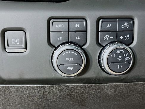 Used 2024 GMC Sierra 2500 AT4 w/ Technology Package AWD/4WD image 13