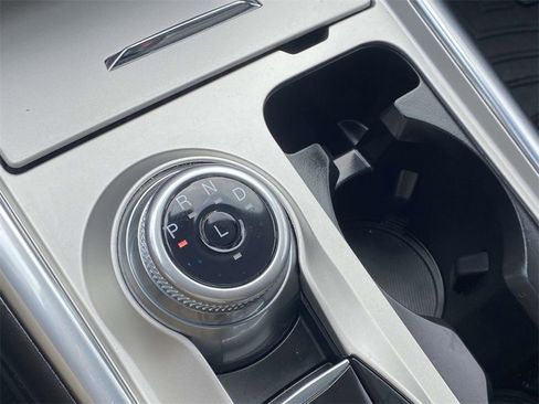 Used 2022 Ford Explorer XLT w/ Equipment Group 202A image 29