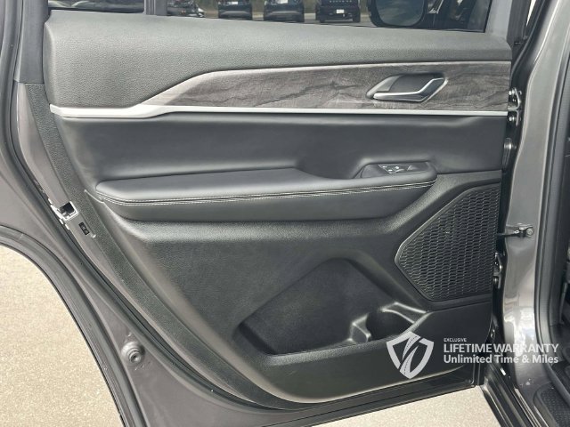 Used 2025 Jeep Grand Cherokee L Limited AWD/4WD image 21
