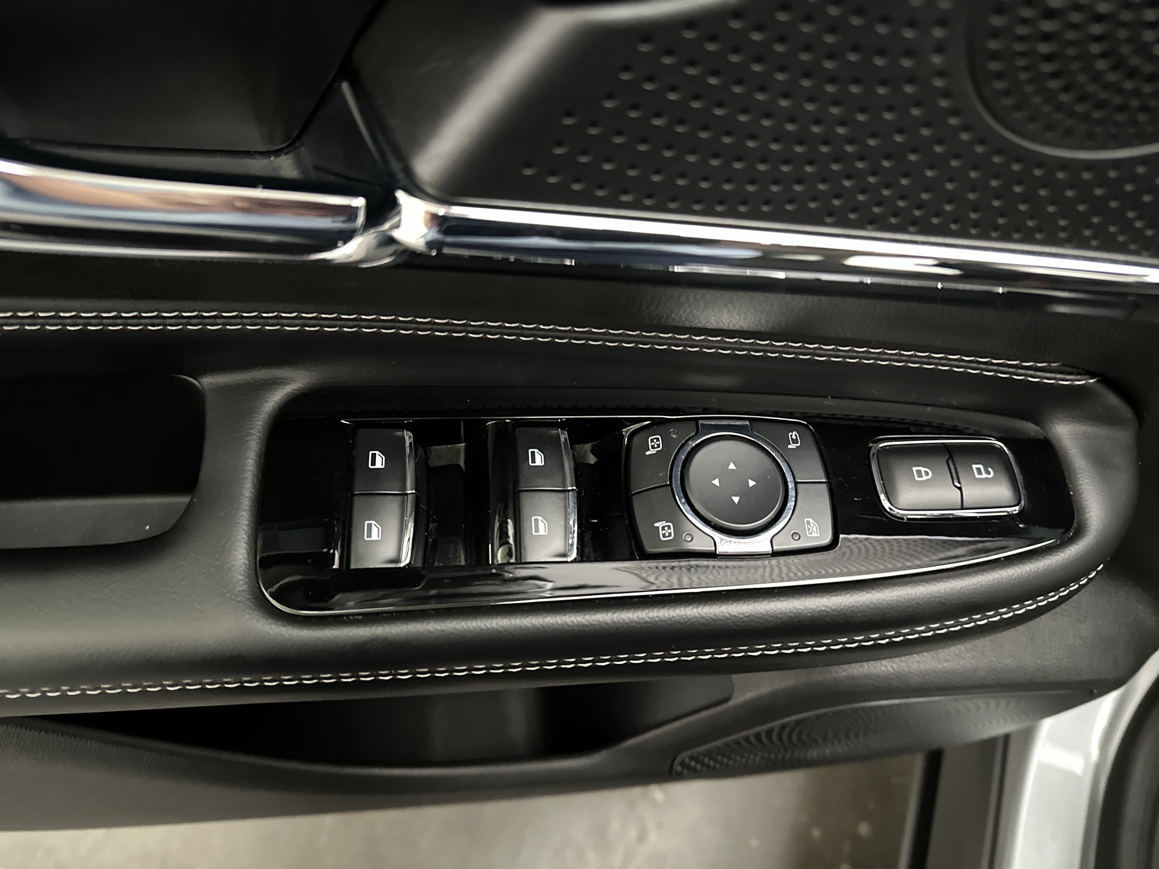 Used 2023 Lincoln Corsair Reserve AWD/4WD image 19