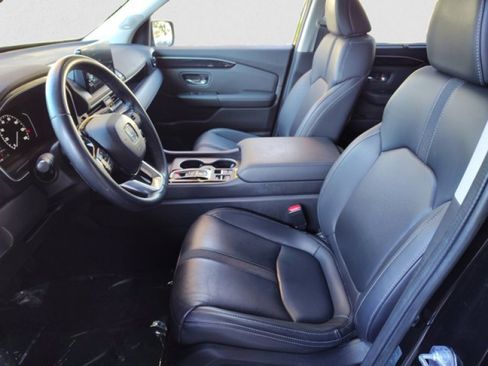 Used 2023 Honda Pilot Touring image 11
