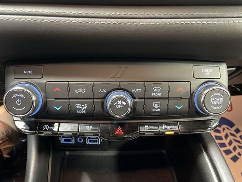 Used 2022 Dodge Durango SXT w/ Blacktop Package image 19