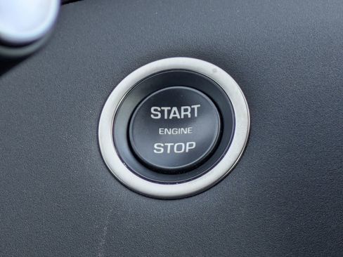 Used 2025 Land Rover Range Rover Evoque S image 17