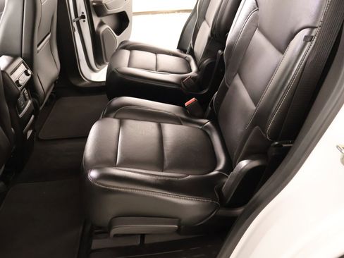 Used 2019 GMC Acadia SLT w/ Black Edition image 12