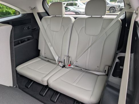 Used 2024 Kia Sorento S FWD image 14