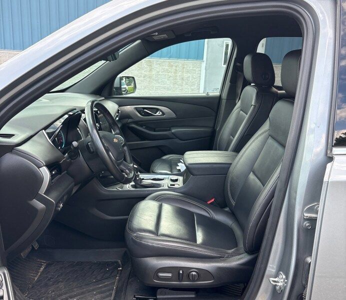 Used 2023 Chevrolet Traverse LT w/ LT Premium Package AWD/4WD image 7