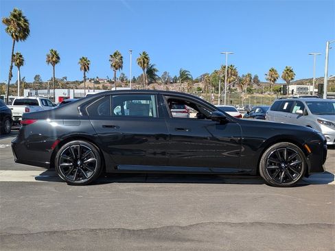 New 2025 BMW 740i 740i image 3
