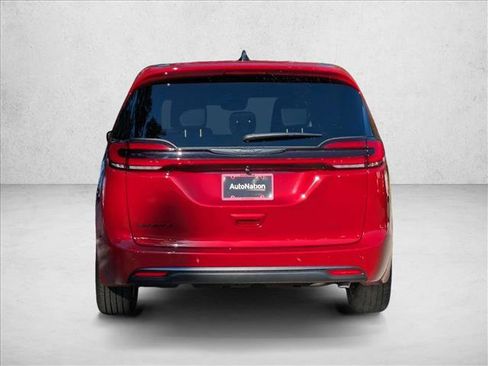 New 2026 Chrysler Pacifica Select image 8