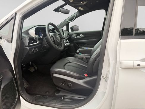 Used 2024 Chrysler Pacifica Limited FWD image 20