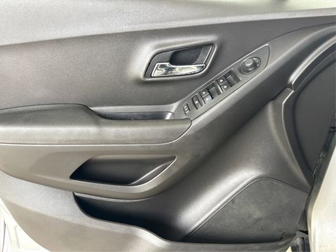 Used 2016 Chevrolet Trax LS FWD image 21