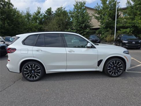 New 2026 BMW X5 xDrive40i w/ M Sport Package AWD/4WD image 2