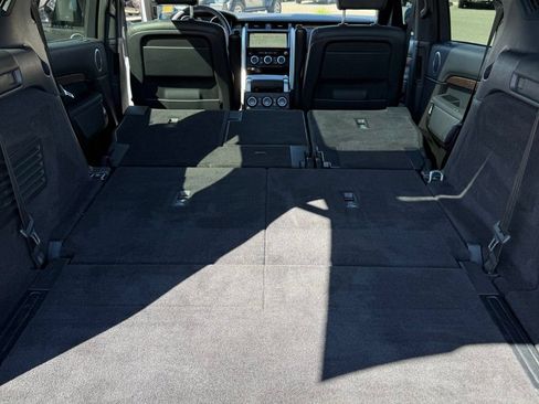 Used 2017 Land Rover Discovery HSE AWD/4WD image 22