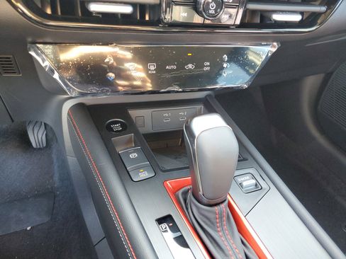 New 2025 Nissan Kicks SR image 15