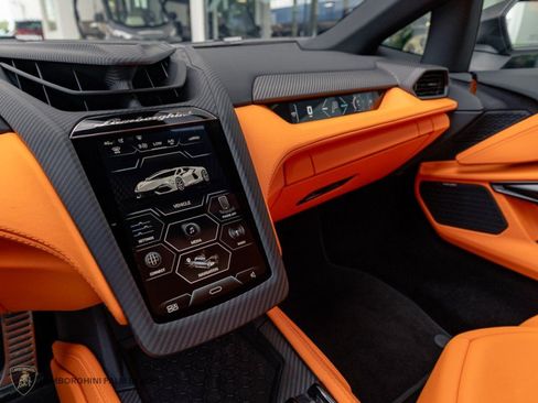 Used 2026 Lamborghini Revuelto AWD/4WD image 9