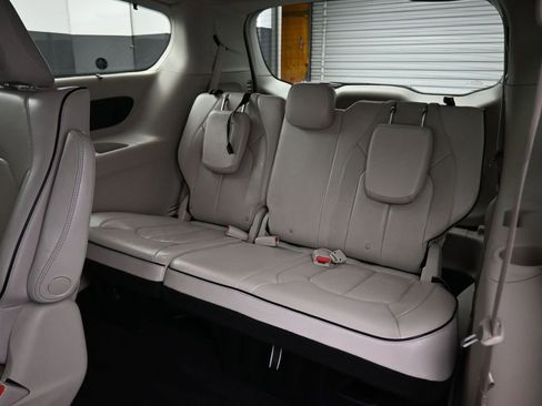 Used 2020 Chrysler Pacifica Limited w/ Advanced Safetytec Group image 46