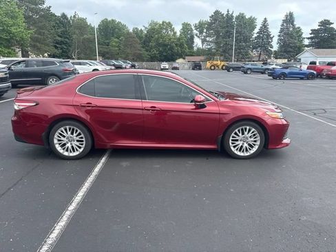 Used 2018 Toyota Camry XLE FWD image 5