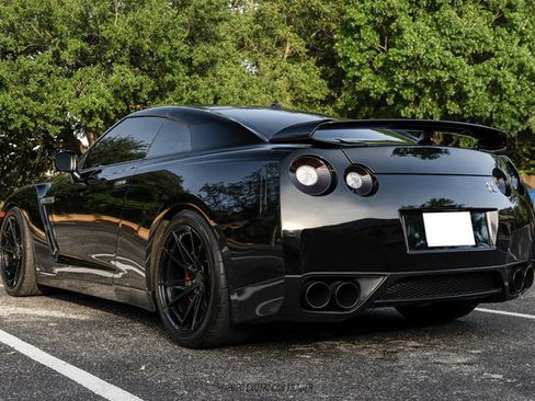 Used 2010 Nissan GT-R Premium AWD/4WD image 4