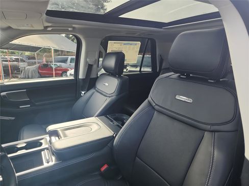 New 2025 Ford Expedition Max Platinum w/ Driver's Package image 18