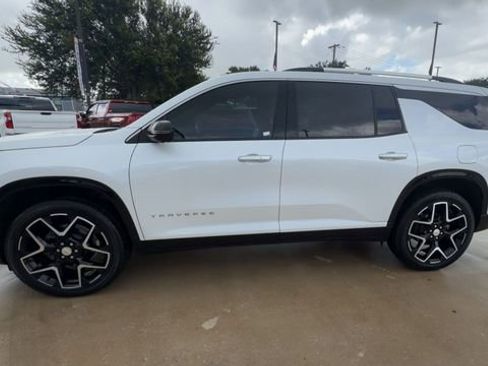 Used 2025 Chevrolet Traverse High Country w/ LPO, Floor Liner Package FWD image 5