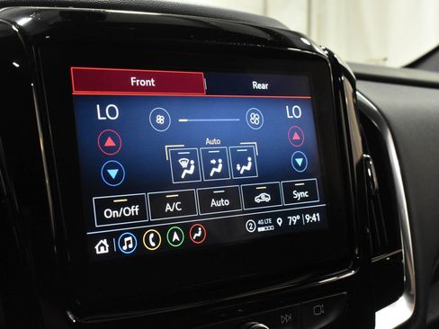 Used 2023 Chevrolet Traverse RS AWD/4WD image 18