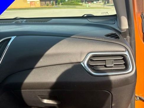 Used 2018 Chevrolet Equinox LT FWD image 32