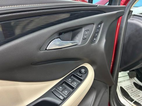 Used 2017 Buick Envision Essence image 32