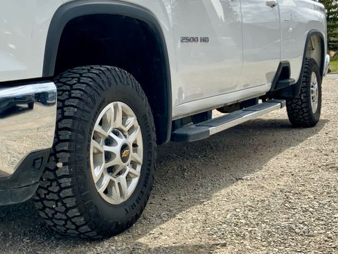 Used 2024 Chevrolet Silverado 2500 LT AWD/4WD image 16