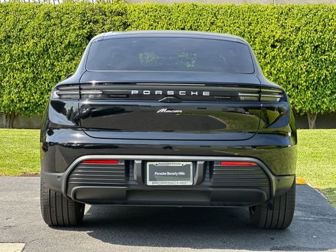 New 2026 Porsche Macan Electric RWD image 7