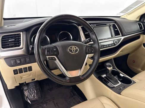 Used 2016 Toyota Highlander Limited FWD image 4
