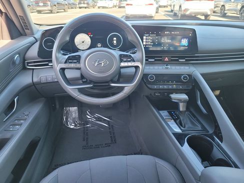 Used 2023 Hyundai Elantra SEL w/ Convenience Package FWD image 19