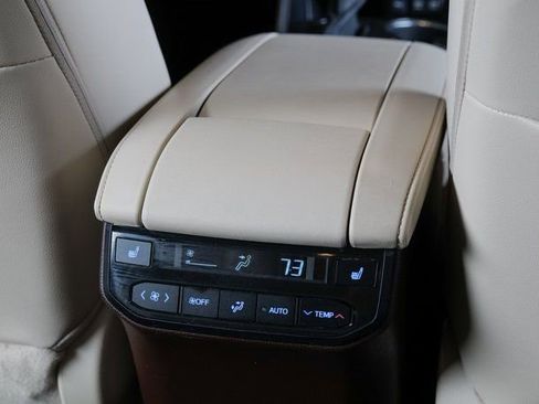 Used 2021 Toyota Highlander Platinum image 24