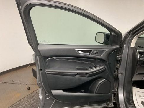 Used 2024 Ford Edge Titanium image 10