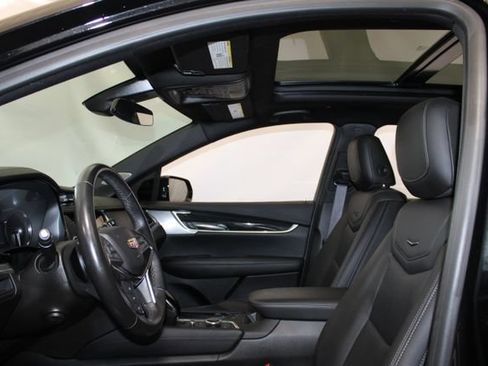 Certified 2023 Cadillac XT5 Premium Luxury w/ LPO, Floor Liner Package AWD/4WD image 9