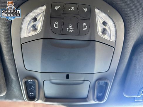 Used 2025 Chrysler Pacifica Limited FWD image 29