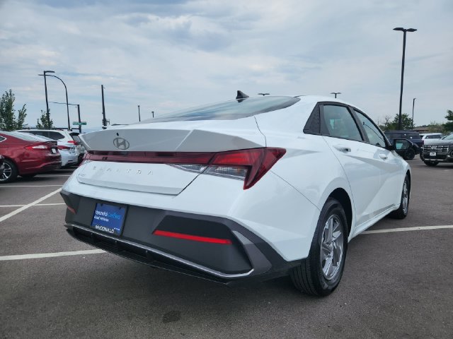 Certified 2025 Hyundai Elantra SE FWD image 5