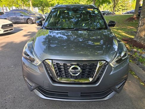 Used 2020 Nissan Kicks SR w/ SR Premium Package FWD image 3