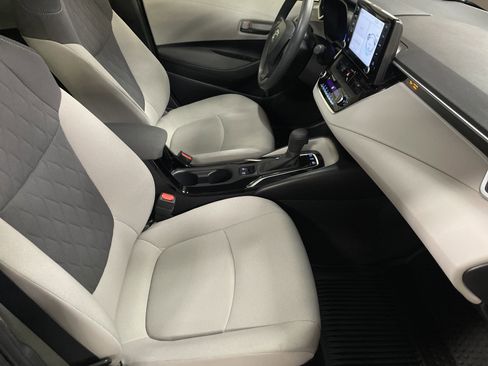 Used 2022 Toyota Corolla LE image 35