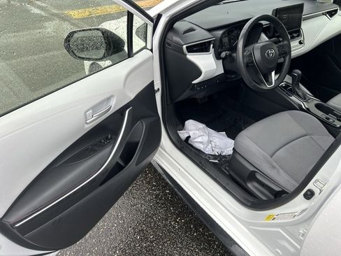 Certified 2024 Toyota Corolla SE w/ SE Package image 9