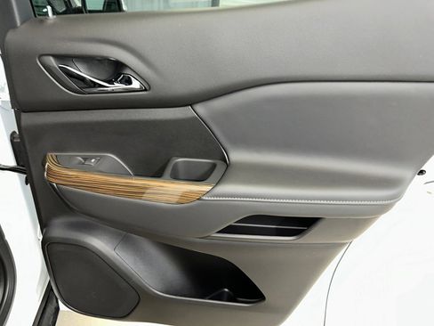 Certified 2023 GMC Acadia SLE w/ Driver Convenience Package image 28