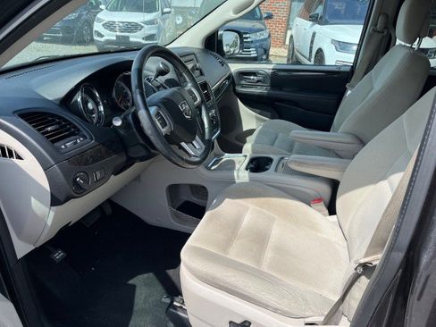 Used 2015 Dodge Grand Caravan SXT w/ UConnect Hands-Free Group FWD image 13