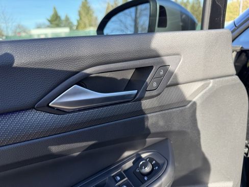 Used 2024 Volkswagen Golf R 2.0T image 13