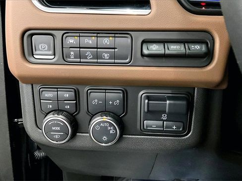 Used 2024 Chevrolet Suburban High Country image 37