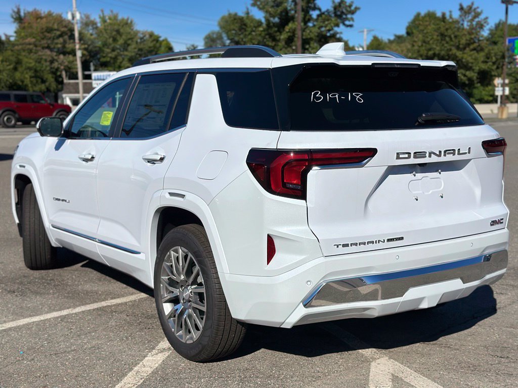 New 2027 GMC Terrain Denali w/ LPO, Floor Liner Package AWD/4WD image 4