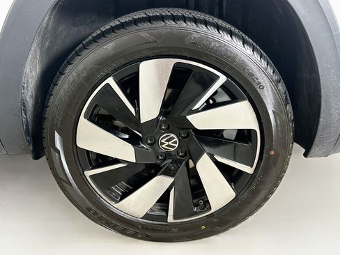 Used 2025 Volkswagen Atlas Cross Sport SE FWD image 11