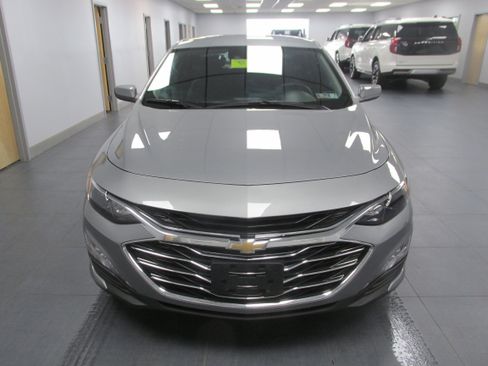 Used 2024 Chevrolet Malibu LT image 2
