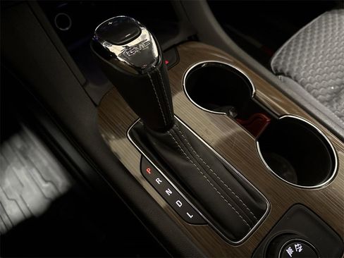 Used 2018 GMC Acadia SLE w/ LPO, Floor Liner Package image 17