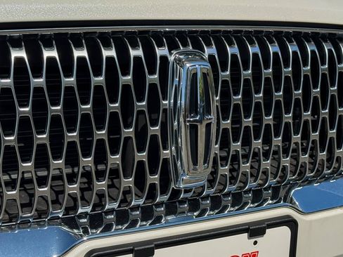 Used 2022 Lincoln Corsair AWD w/ Premium Package image 9
