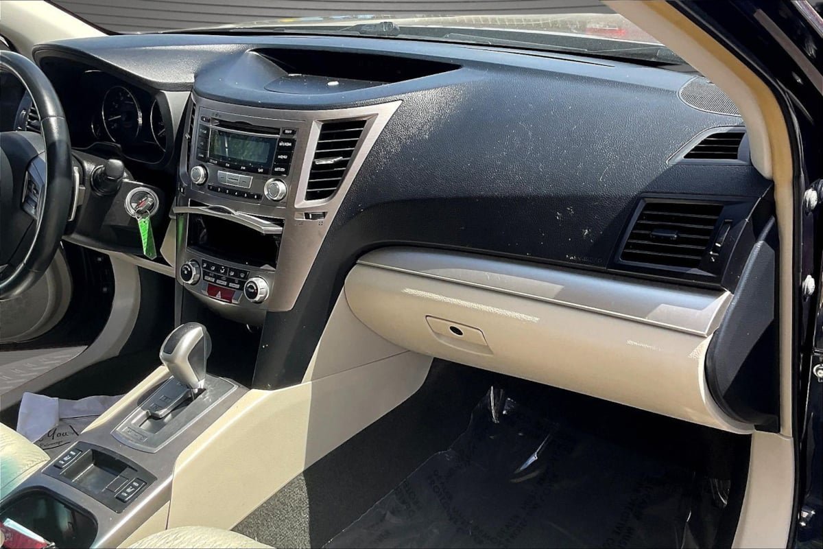 Used 2012 Subaru Outback 2.5i Premium w/ All-Weather Pkg AWD/4WD image 25